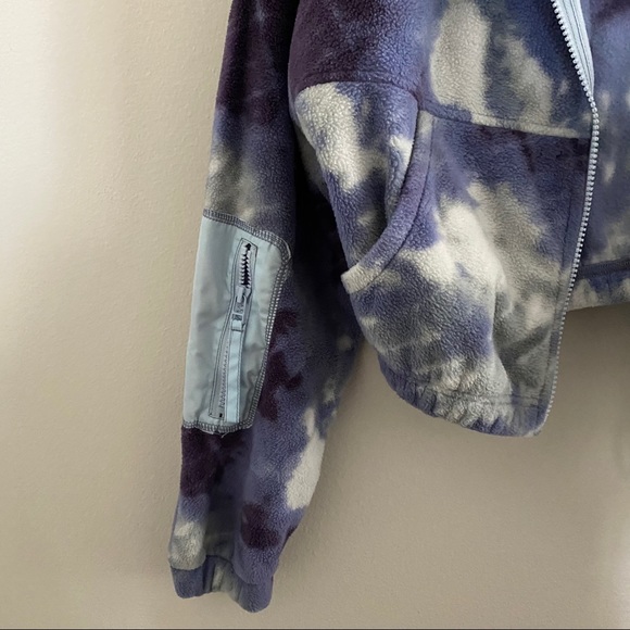 UO Cozy Tie-Dye Fleece Cropped Jacket - Picture 8 of 10
